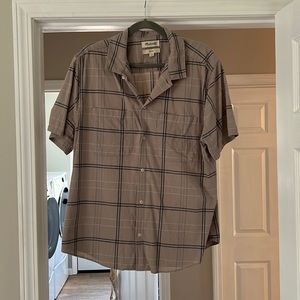 Madewell men’s short sleeve button down shirt.